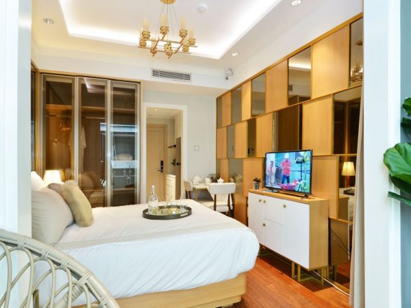 Alaçatı'da Taş Görünümlü Havuzlu Villa - fotoğraf 4